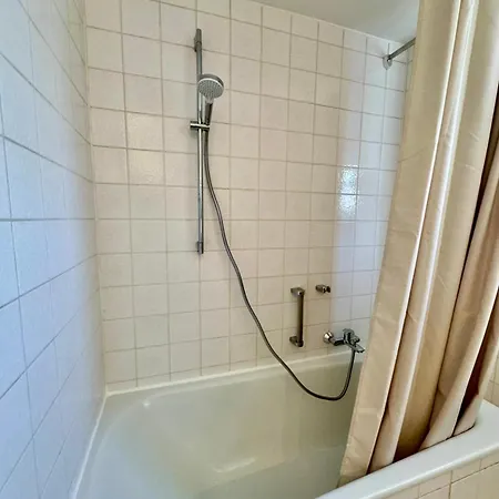 Апартаменты Stylisches Mit Balkon & Badewanne *